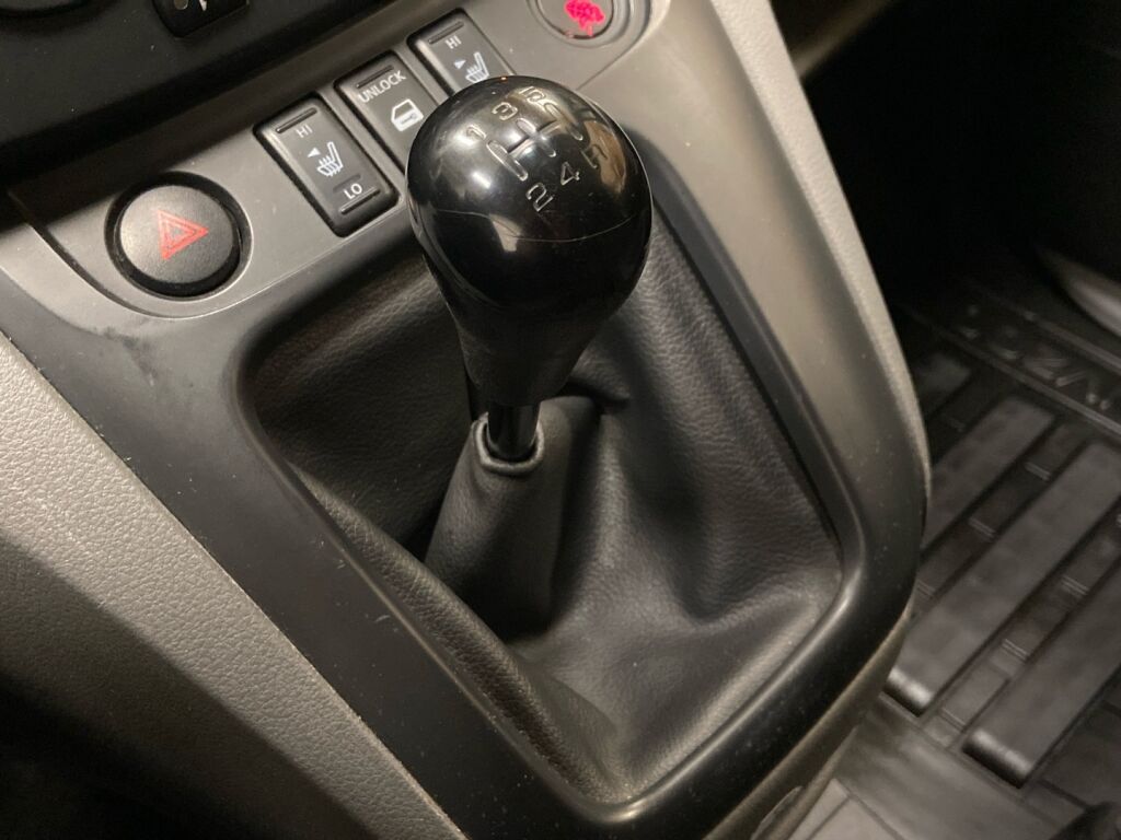 Nissan NV200 2013 Valkoinen