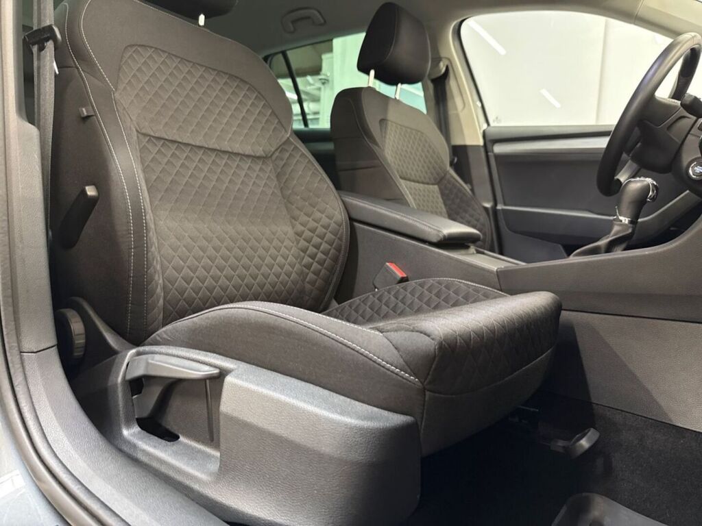 Skoda Superb 2023 Harmaa