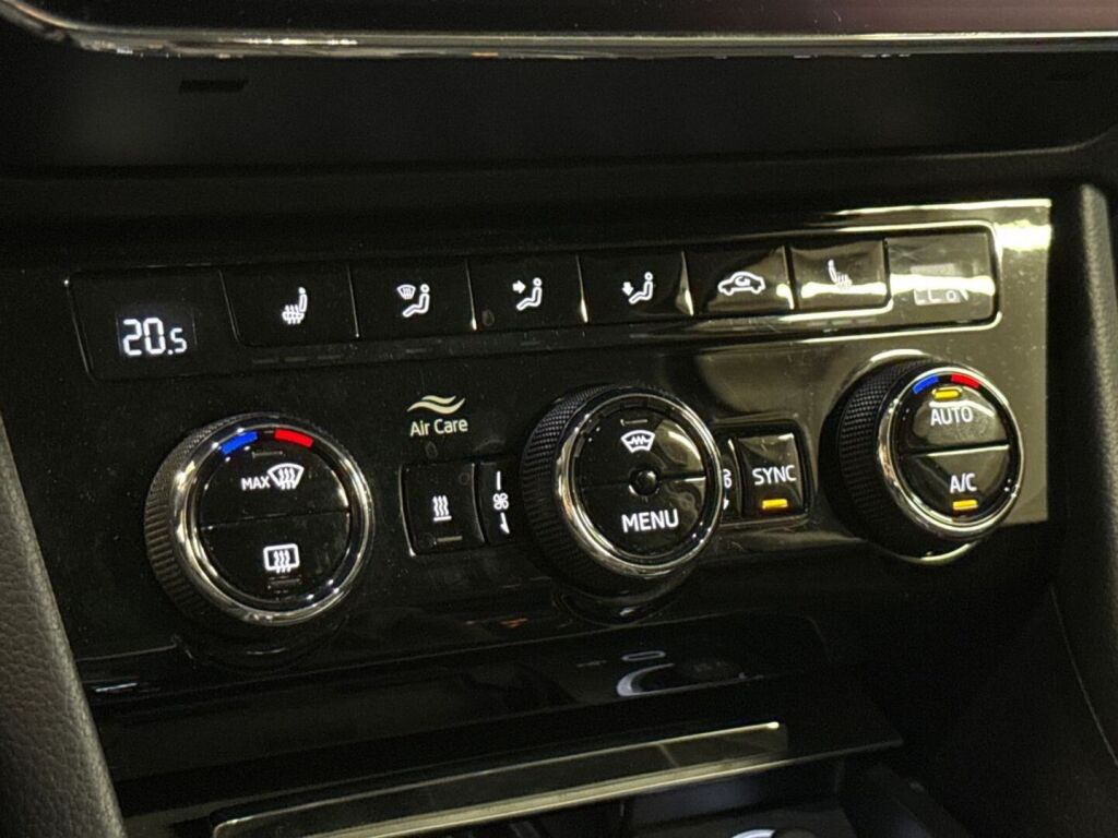 Skoda Superb 2023 Harmaa