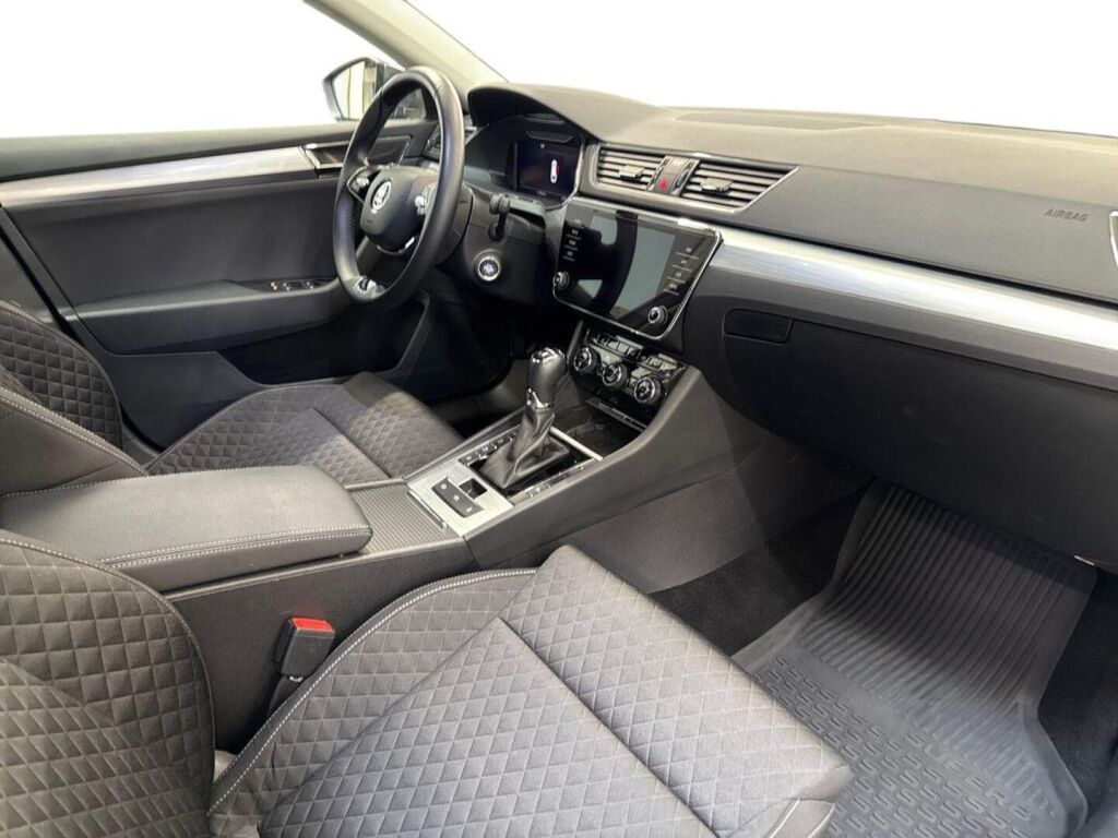 Skoda Superb 2023 Harmaa