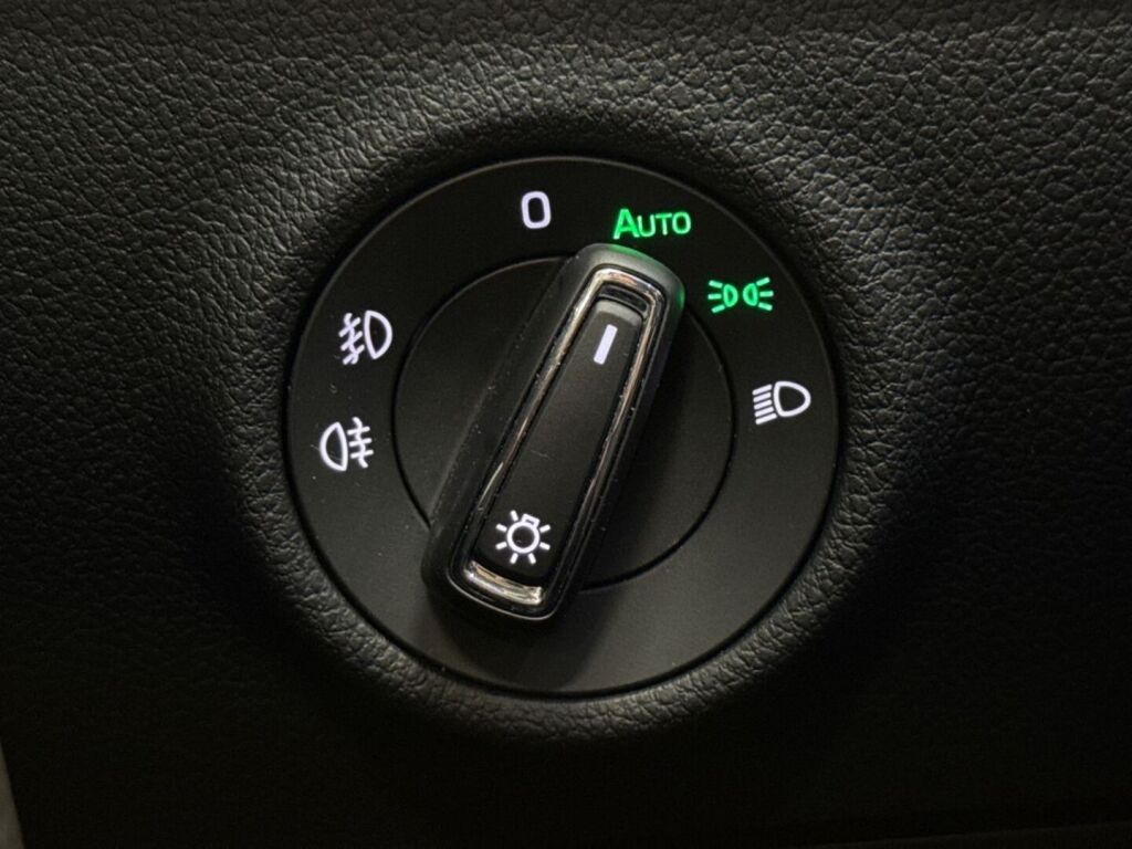 Skoda Superb 2023 Harmaa