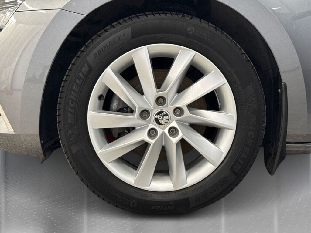 Skoda Superb 2023 Harmaa