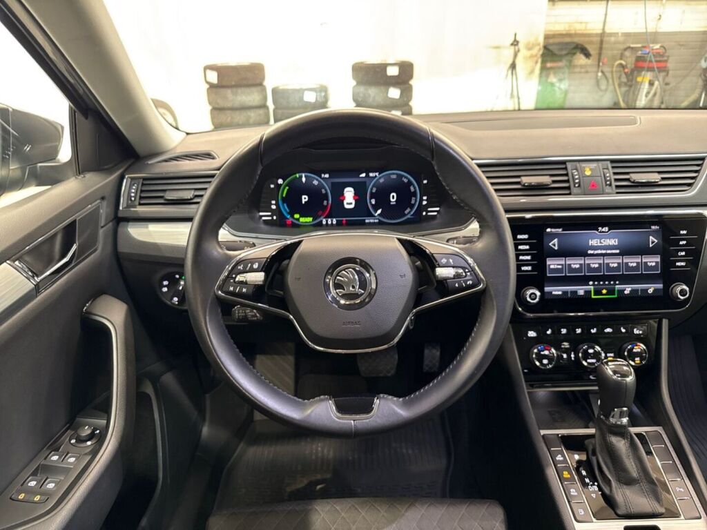 Skoda Superb 2023 Harmaa