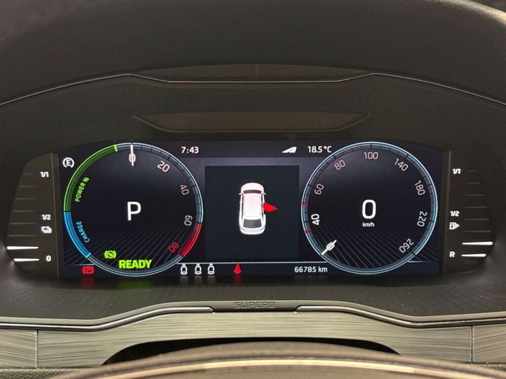 Skoda Superb 2023 Harmaa
