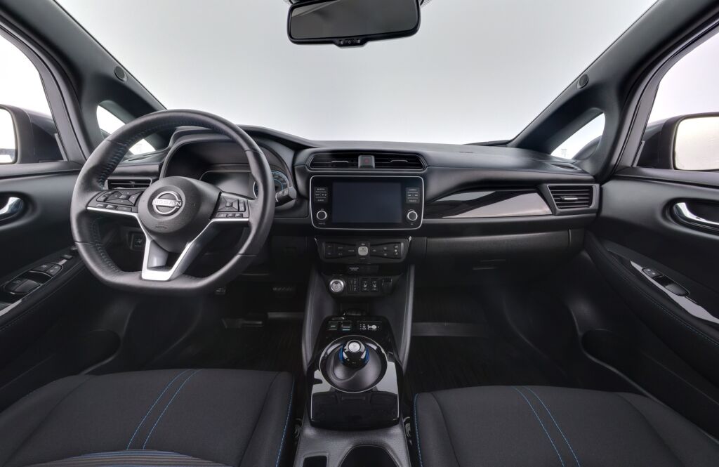 Nissan Leaf 2024 Harmaa