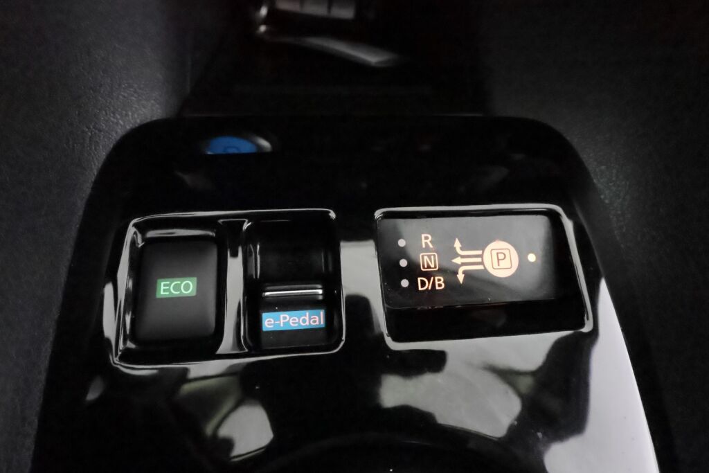 Nissan Leaf 2024 Harmaa