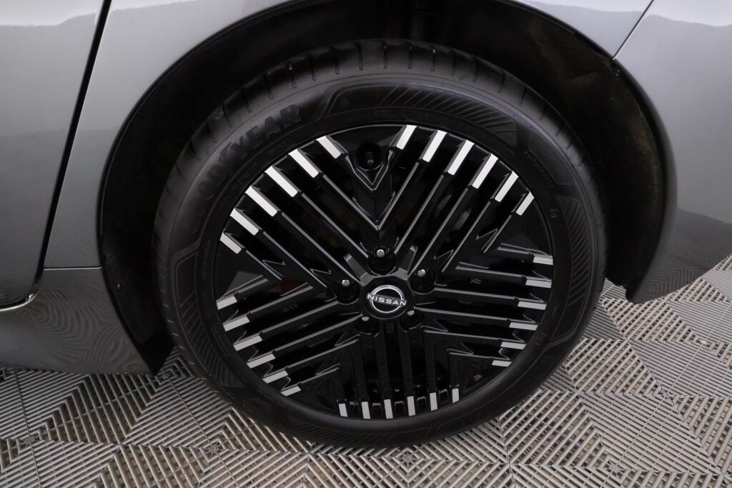 Nissan Leaf 2024 Harmaa