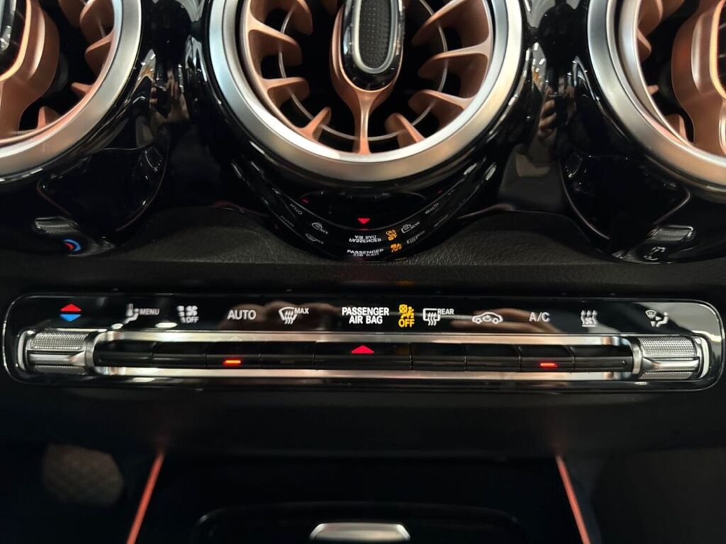Mercedes-Benz EQB 2022 Musta