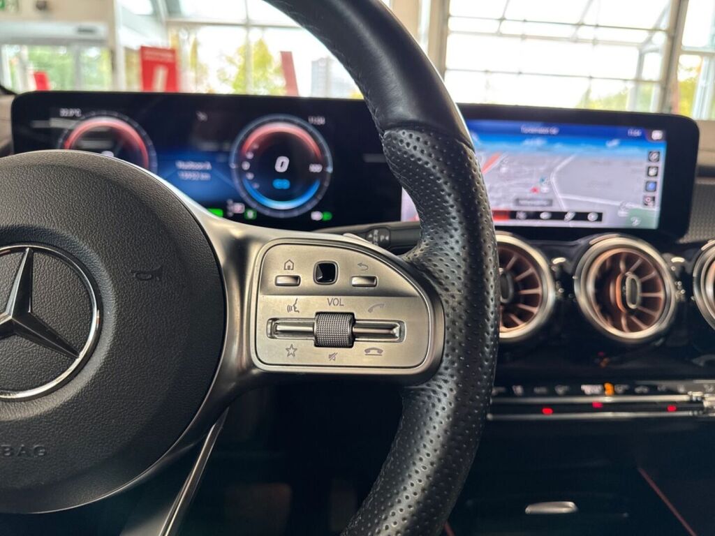 Mercedes-Benz EQB 2022 Musta