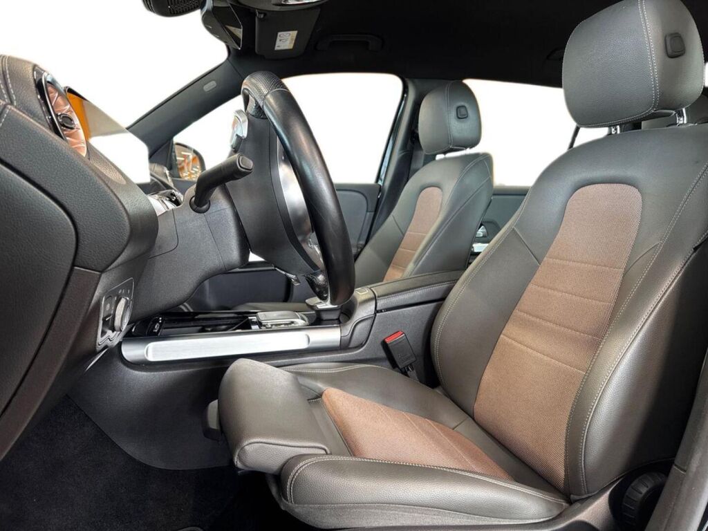Mercedes-Benz EQB 2022 Musta