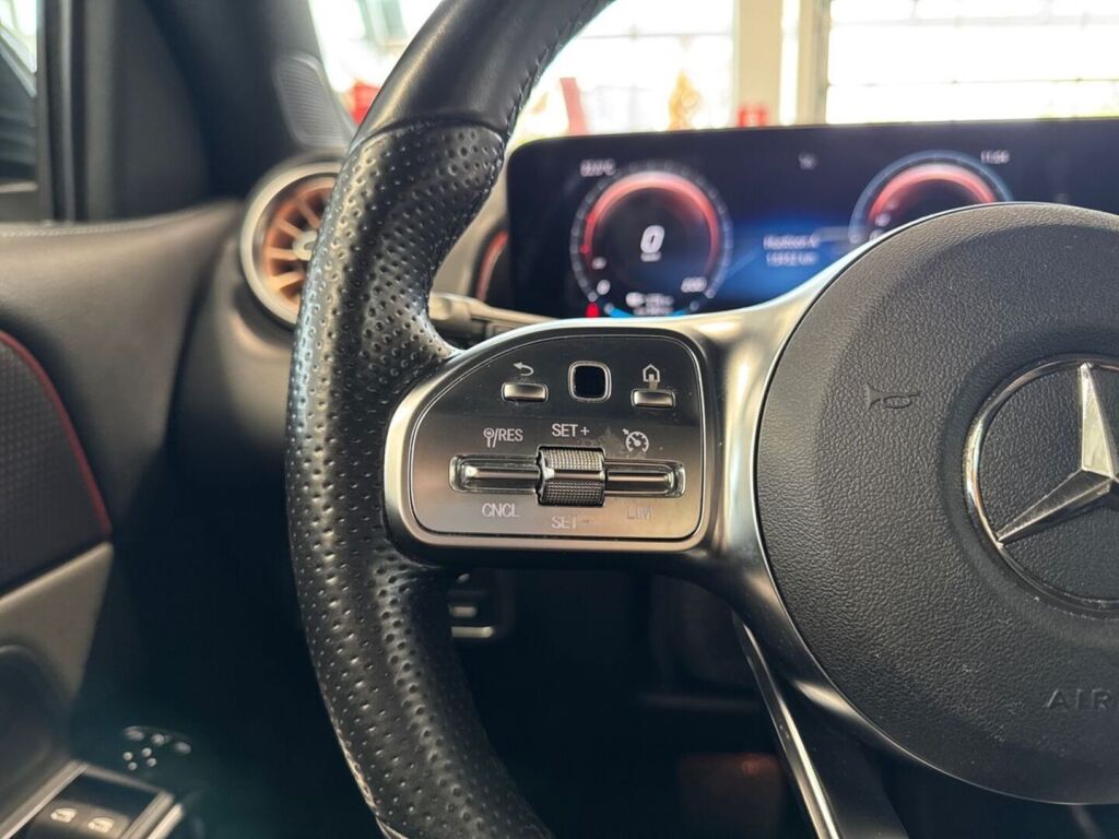 Mercedes-Benz EQB 2022 Musta