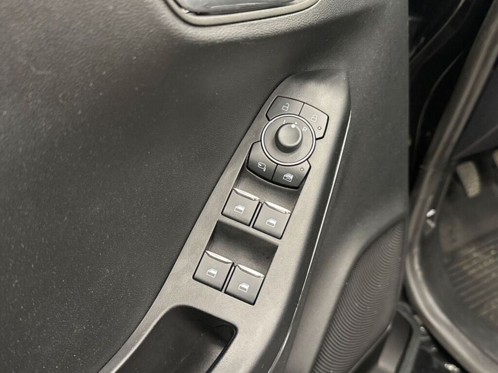 Ford Puma 2023 Musta