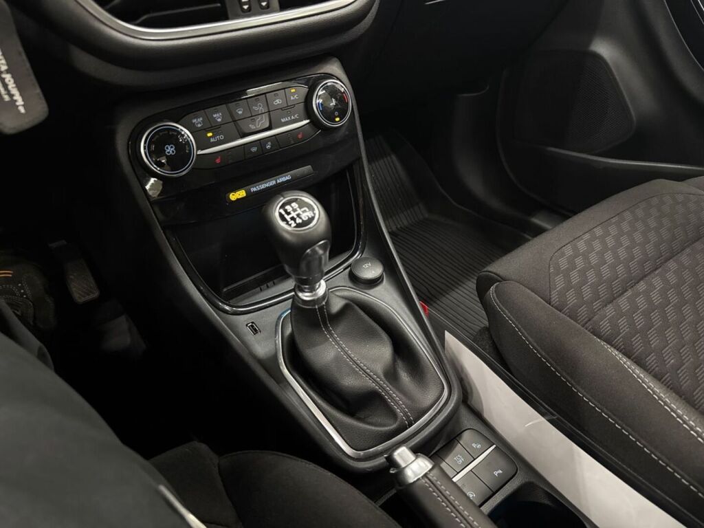 Ford Puma 2023 Musta