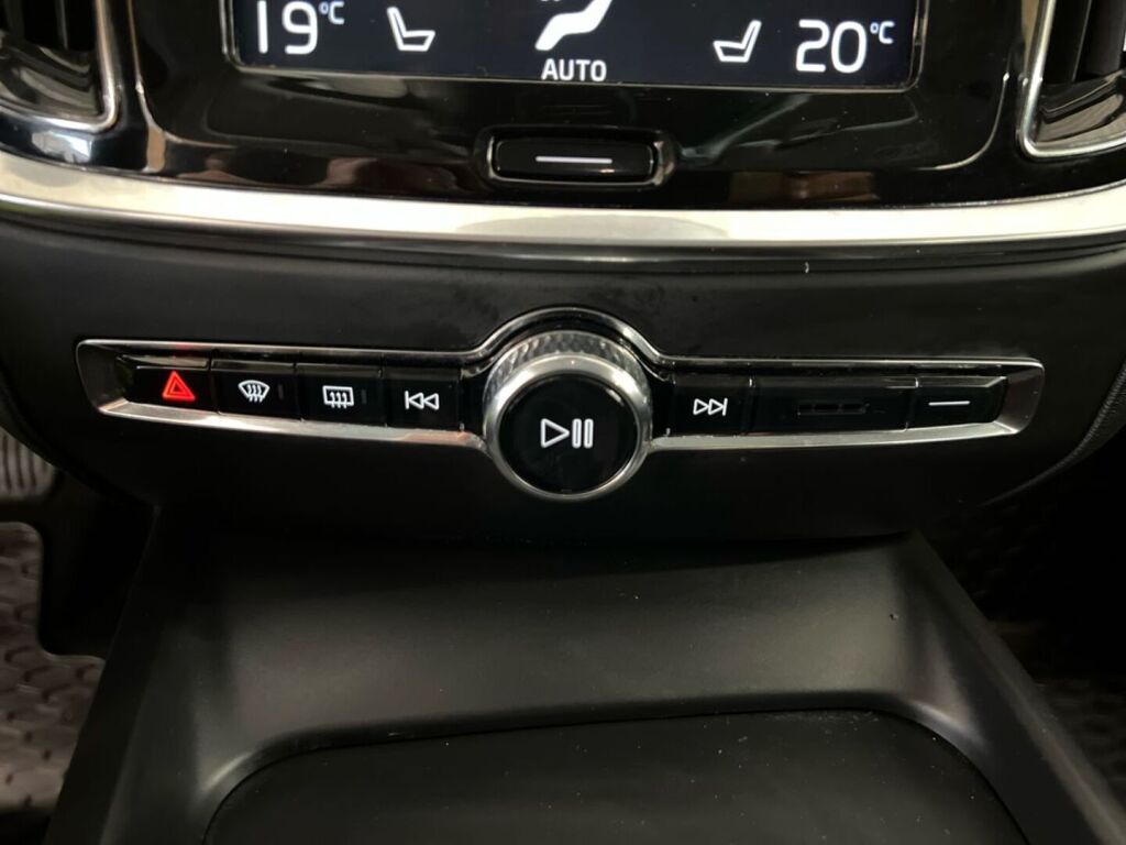 Volvo V60 2019 Valkoinen
