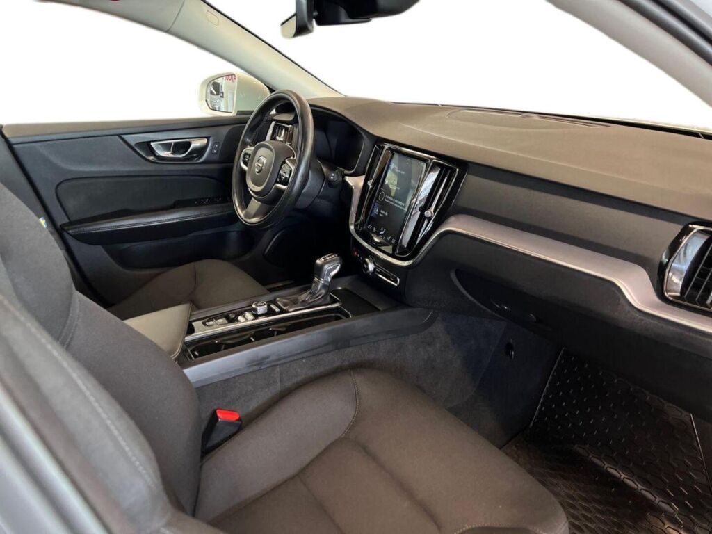 Volvo V60 2019 Valkoinen