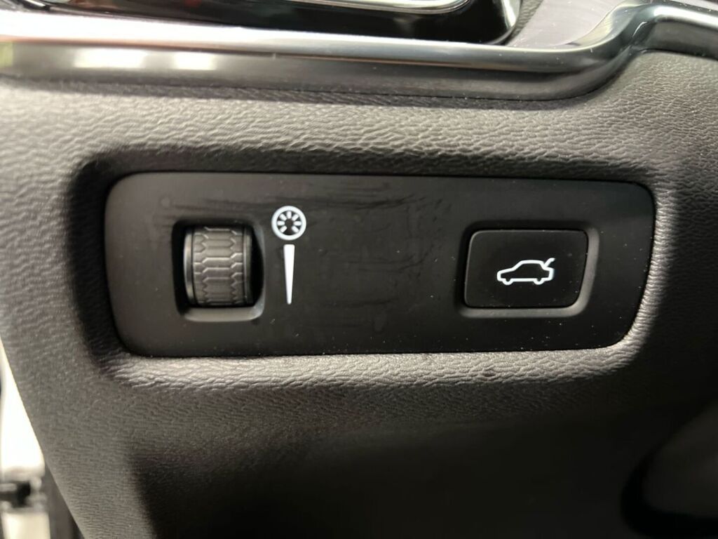 Volvo V60 2019 Valkoinen