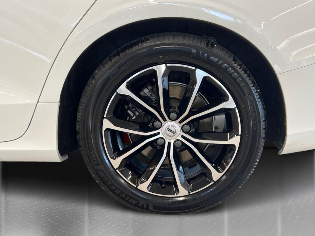Volvo V60 2019 Valkoinen