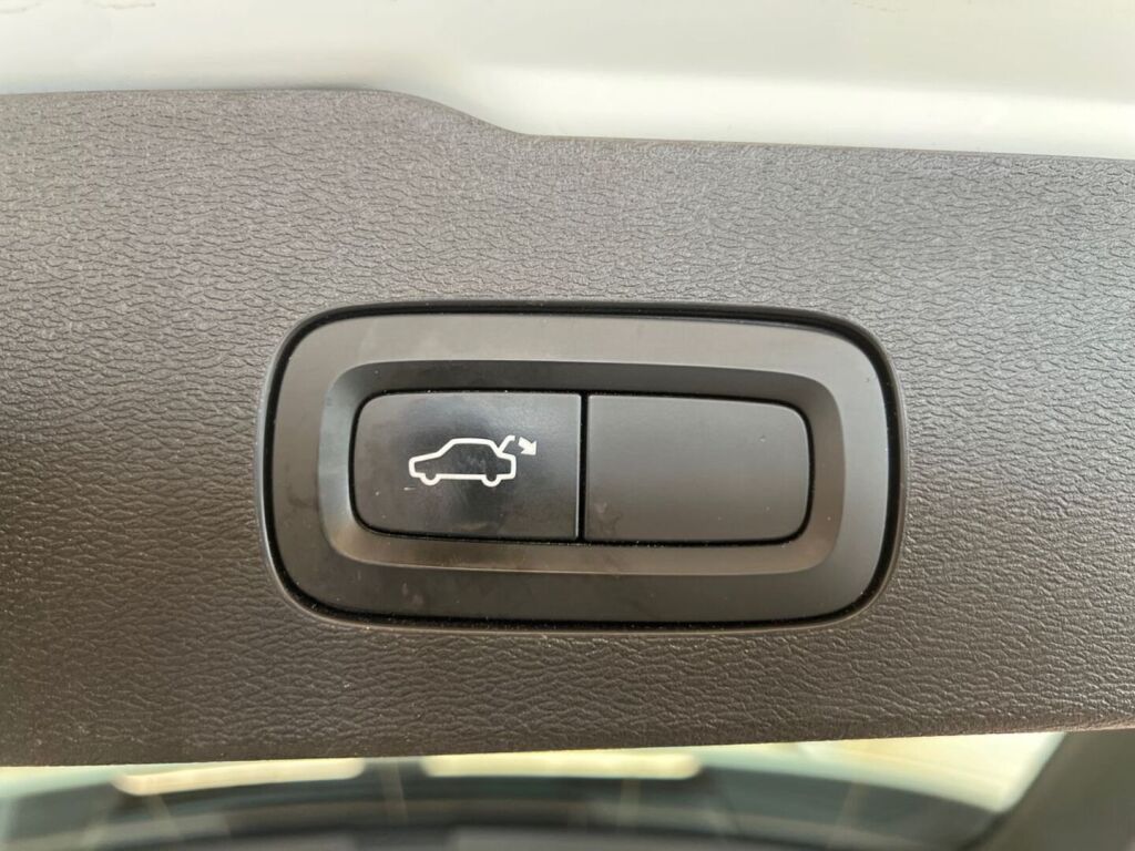Volvo V60 2019 Valkoinen
