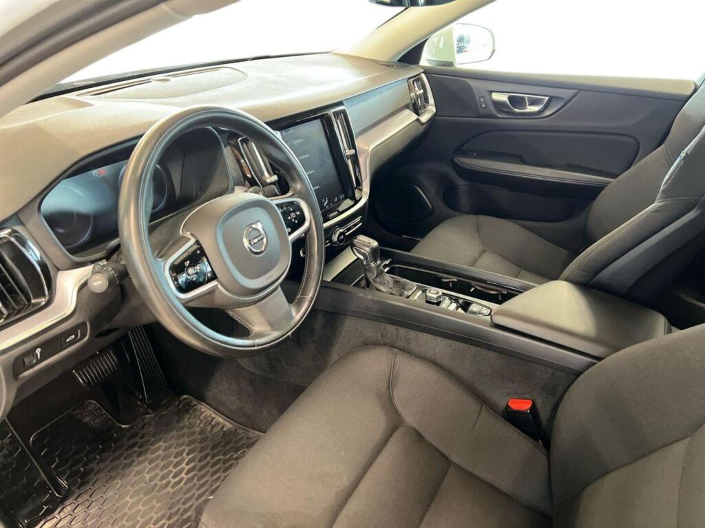 Volvo V60 2019 Valkoinen