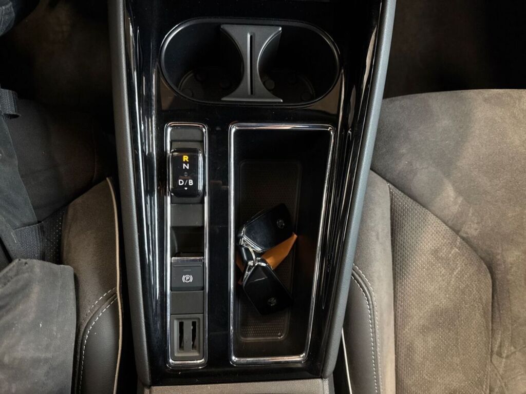 Skoda Enyaq 2023 Musta
