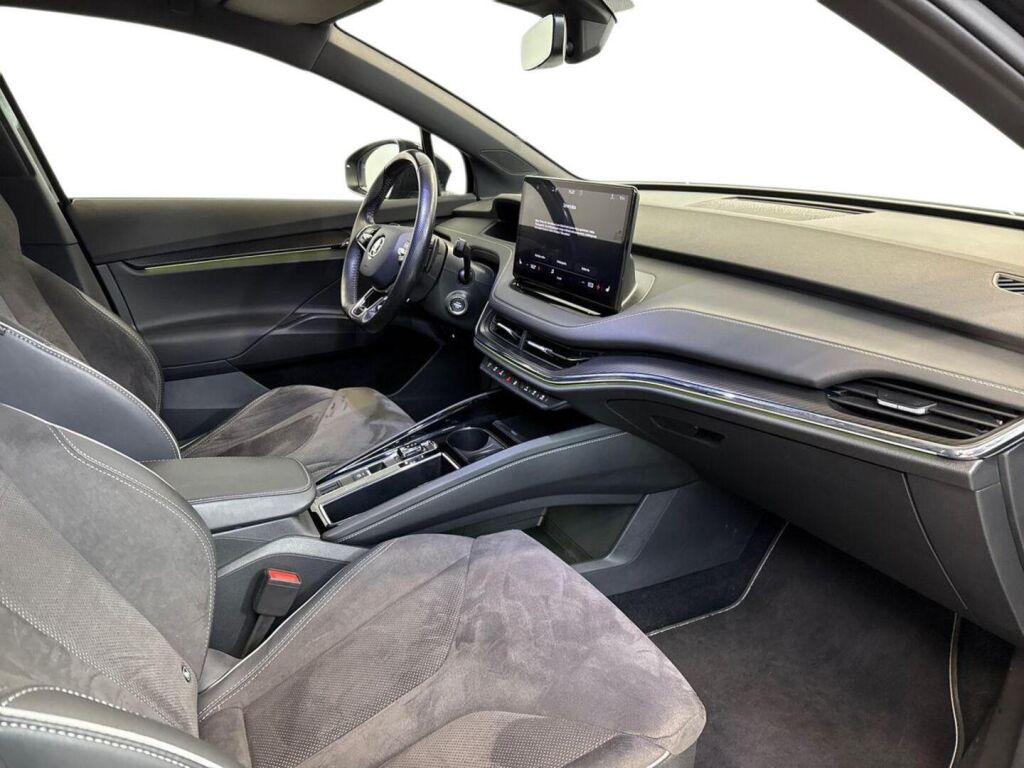 Skoda Enyaq 2023 Musta