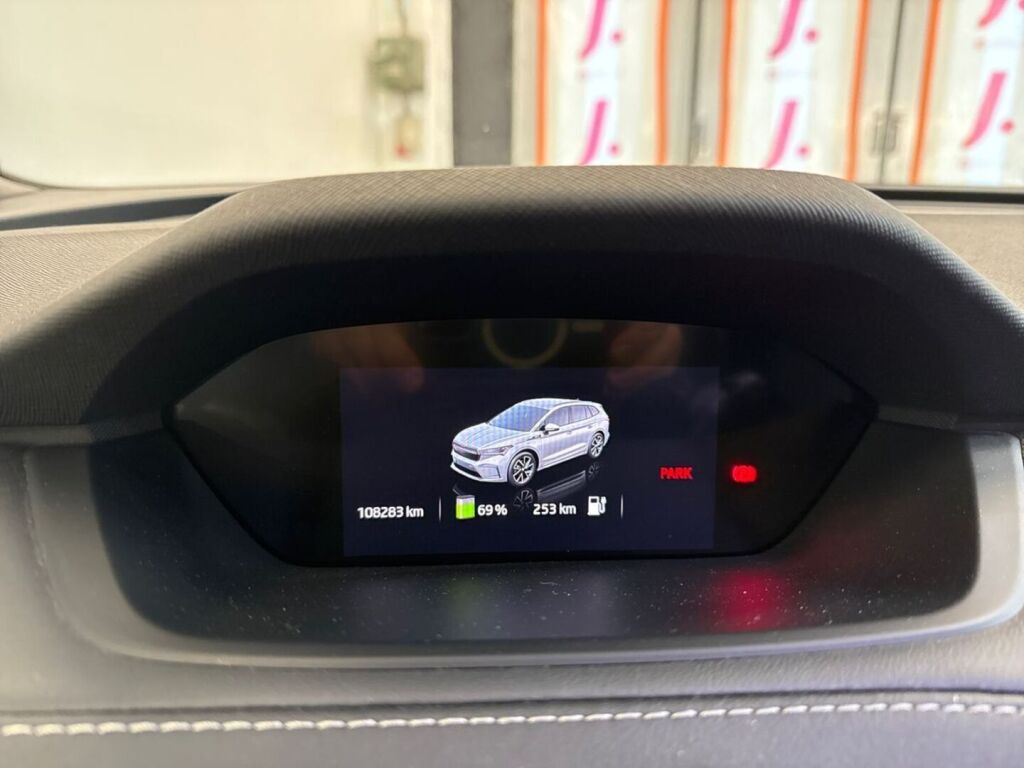 Skoda Enyaq 2023 Musta