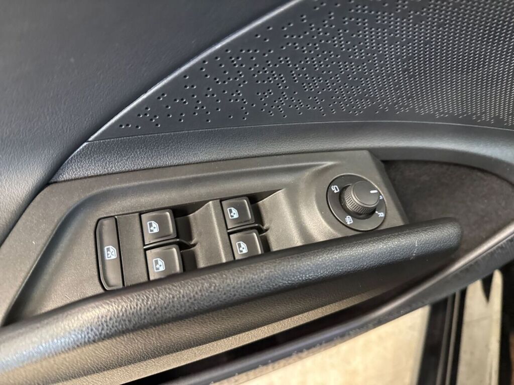 Skoda Enyaq 2023 Musta