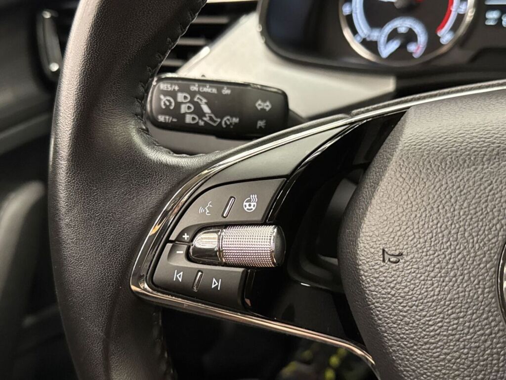Skoda Kamiq 2024 Sininen