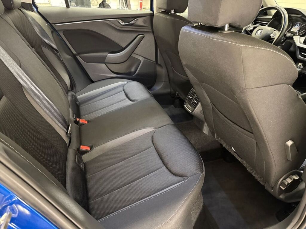 Skoda Kamiq 2024 Sininen