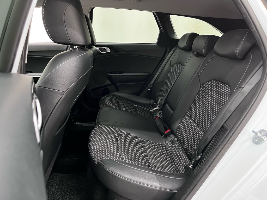 Kia Ceed 2023 Valkoinen