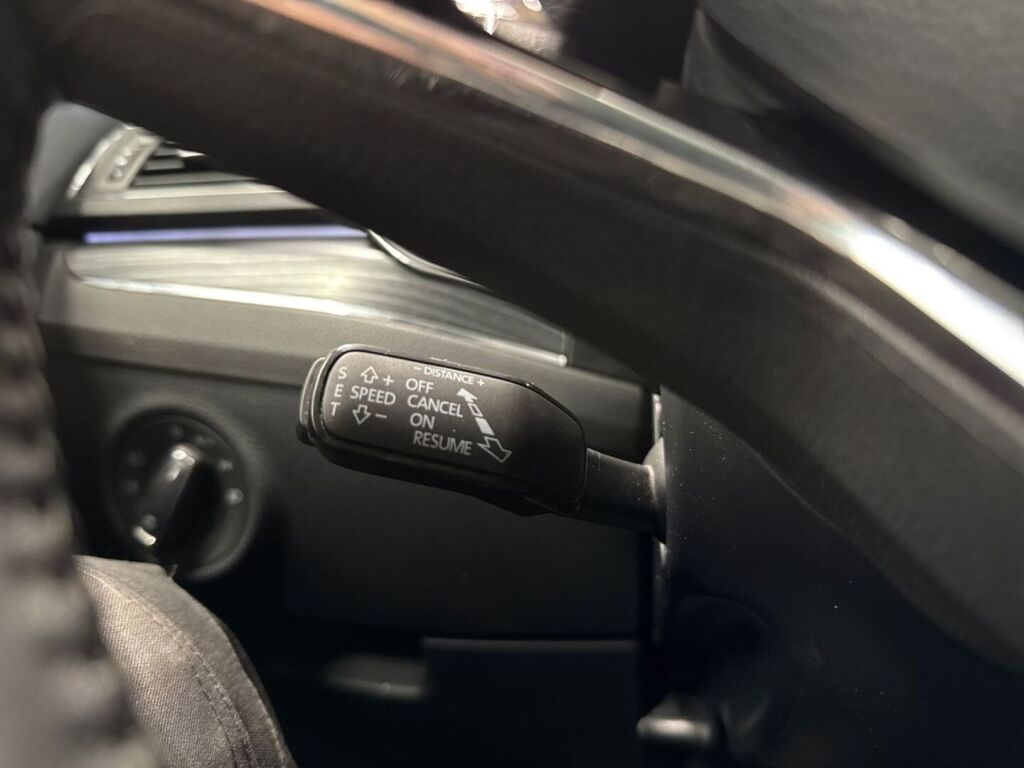 Skoda Superb 2023 Sininen
