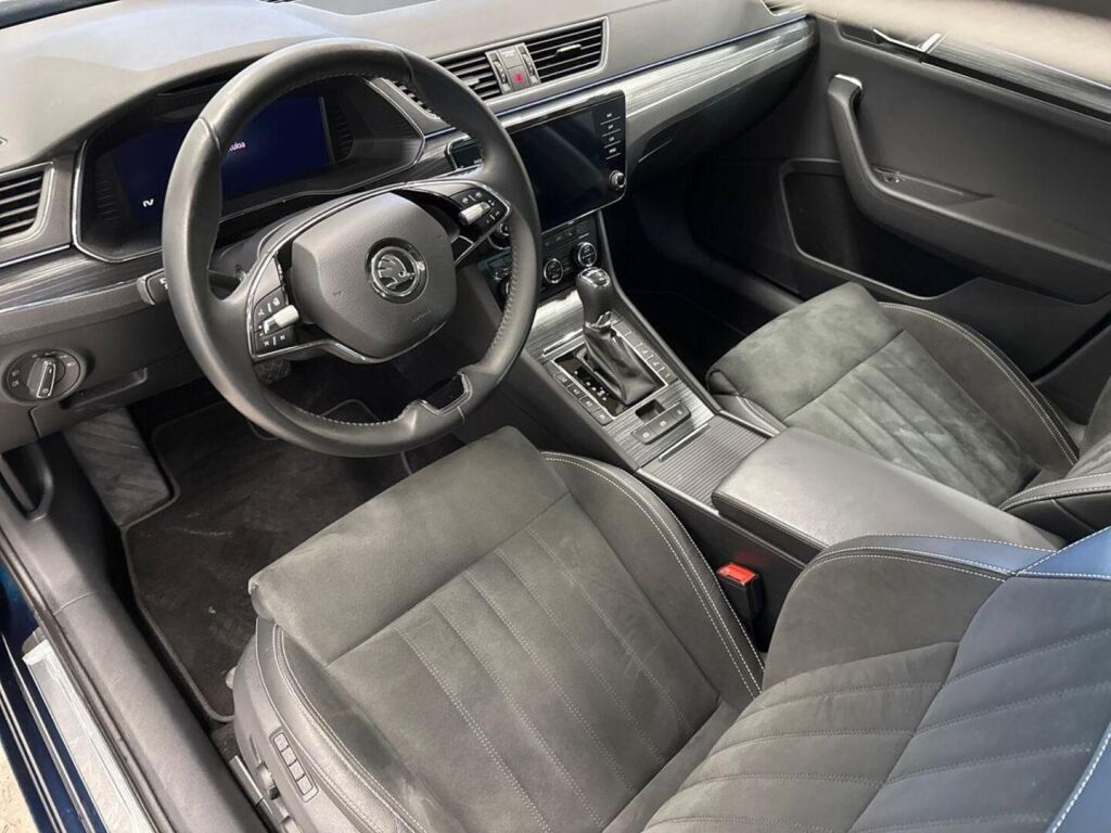 Skoda Superb 2023 Sininen