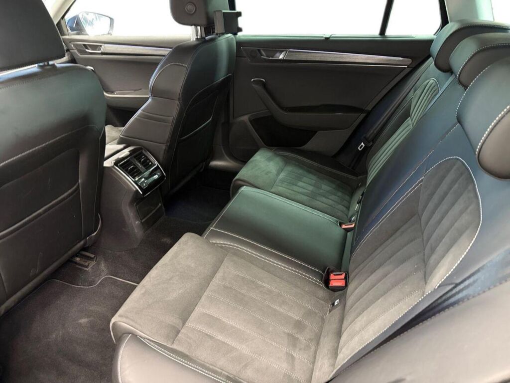 Skoda Superb 2023 Sininen