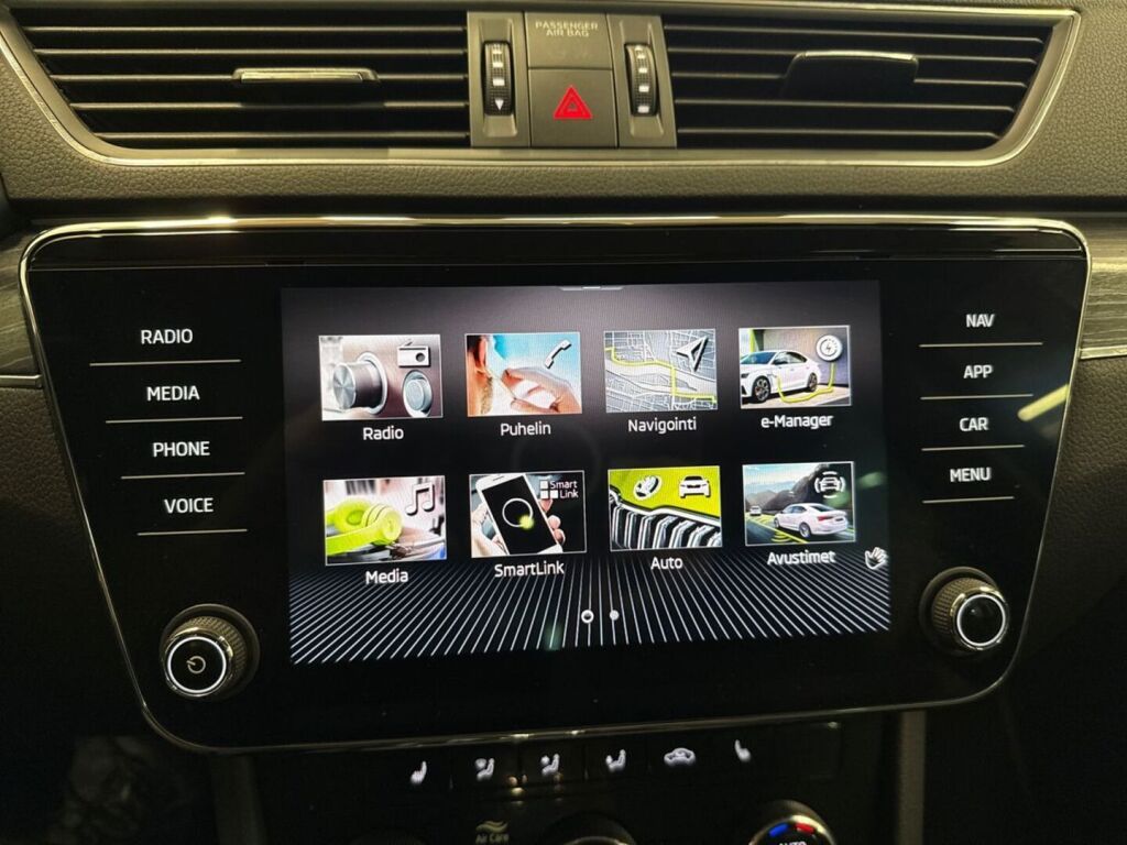 Skoda Superb 2023 Sininen