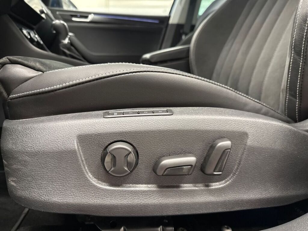 Skoda Superb 2023 Sininen