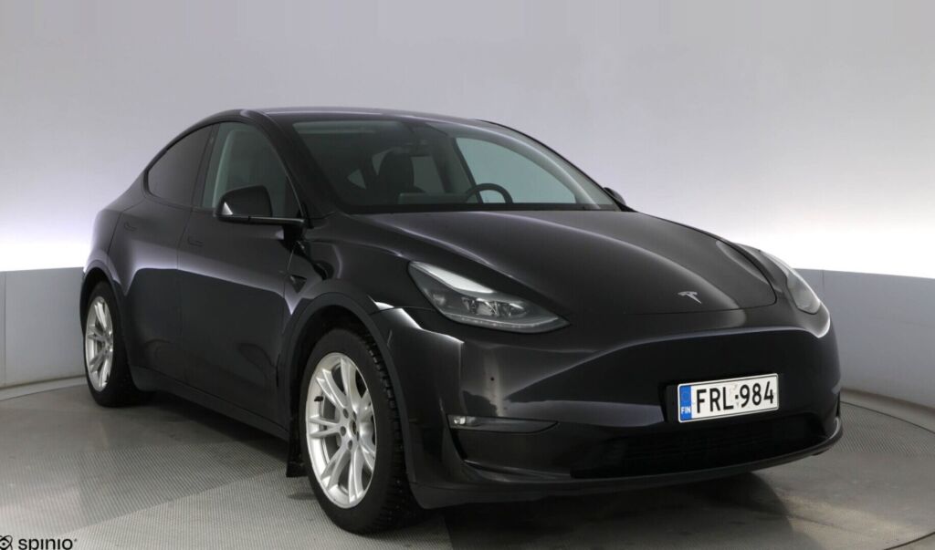 Tesla Model Y 2023 Musta