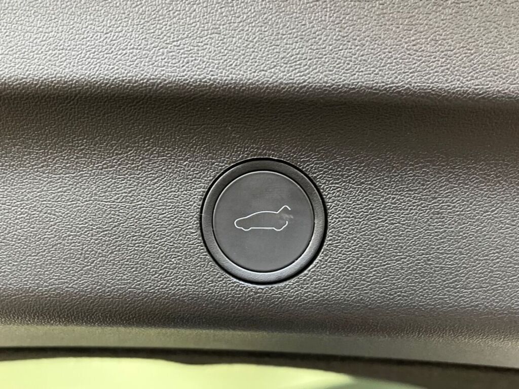 Tesla Model Y 2023 Valkoinen