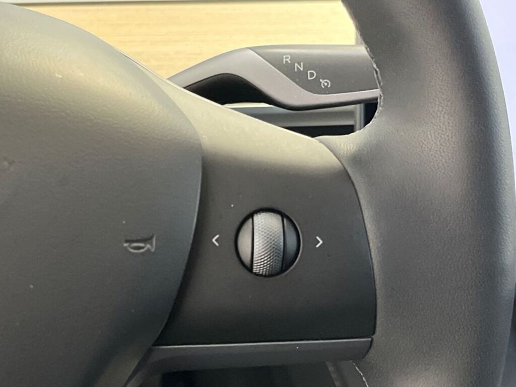 Tesla Model Y 2023 Valkoinen