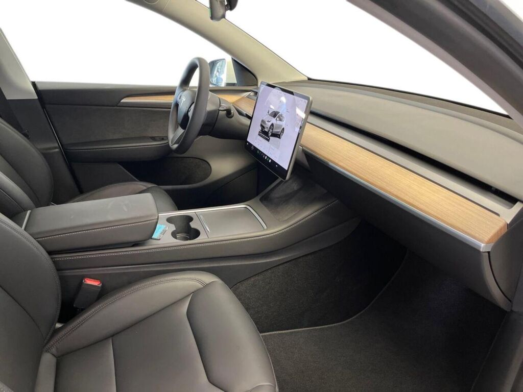 Tesla Model Y 2023 Valkoinen