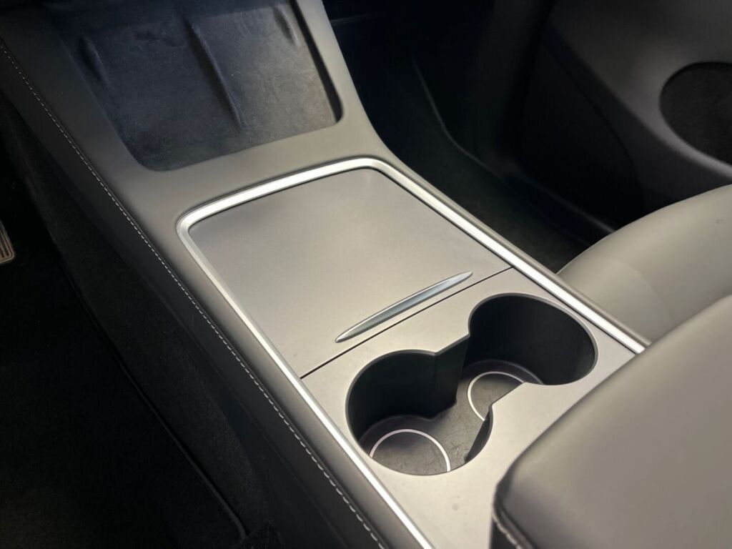 Tesla Model Y 2023 Valkoinen