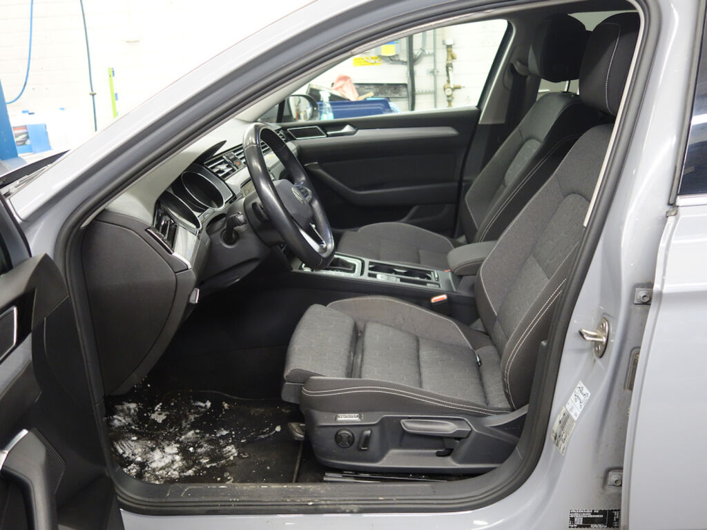 Volkswagen Passat 2023 Harmaa