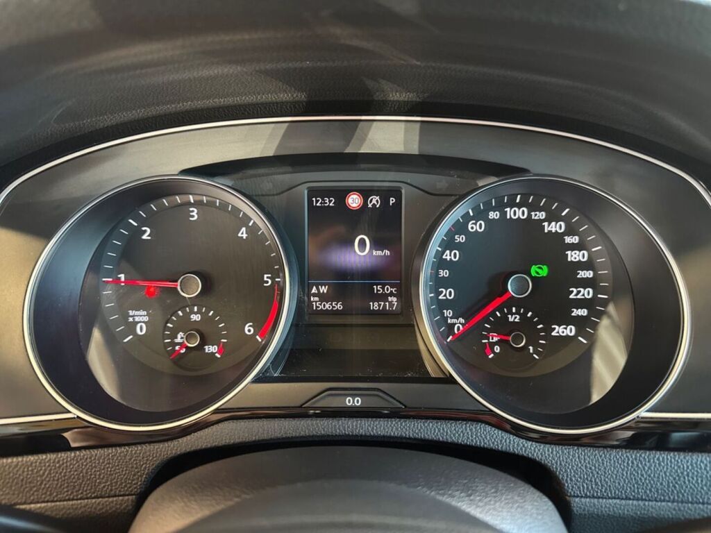 Volkswagen Passat 2023 Harmaa