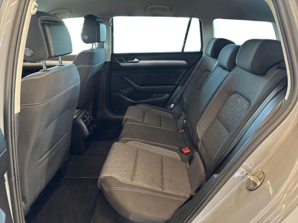 Volkswagen Passat 2023 Harmaa