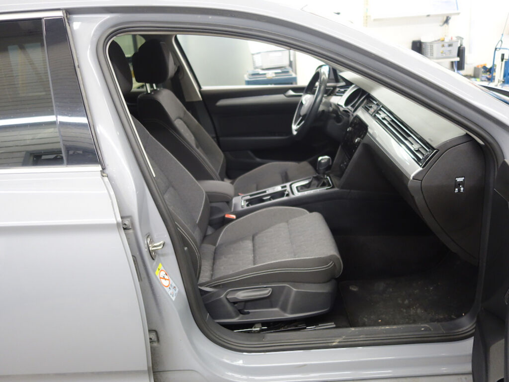 Volkswagen Passat 2023 Harmaa