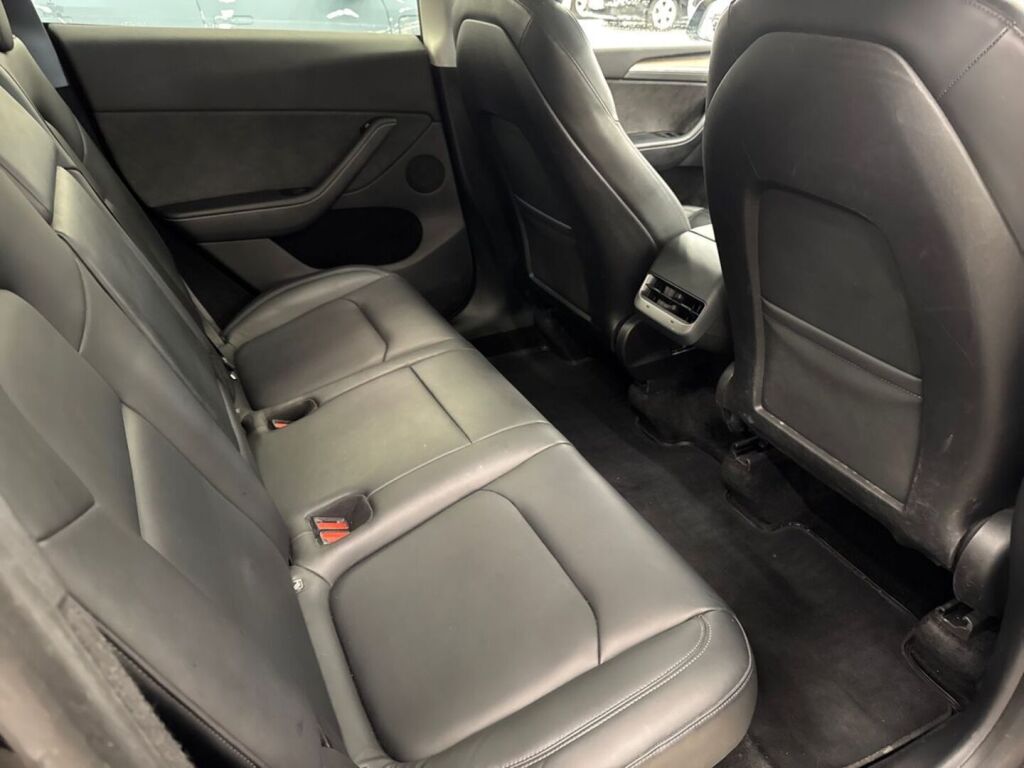 Tesla Model Y 2023 Musta