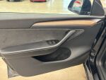 Tesla Model Y 2023 Musta