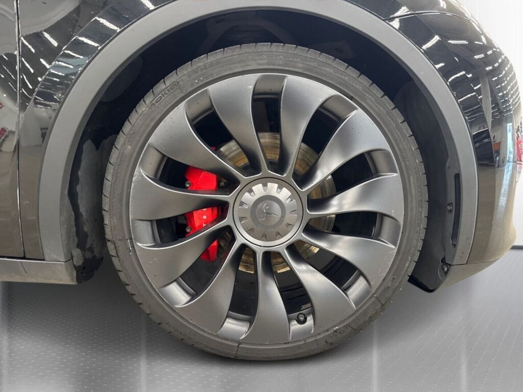 Tesla Model Y 2023 Musta