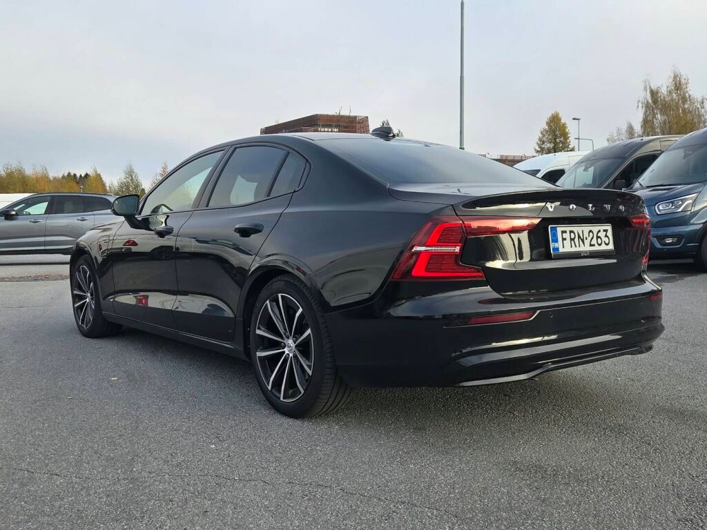 Volvo S60 2024 Musta