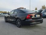 Volvo S60 2024 Musta