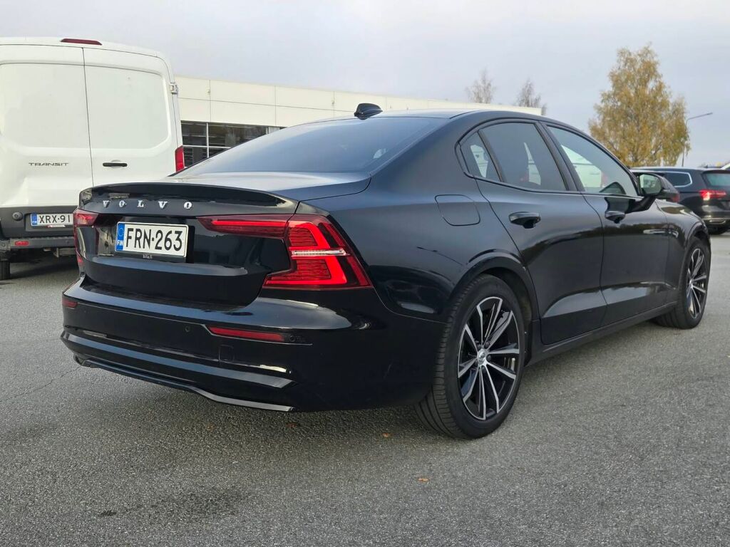 Volvo S60 2024 Musta